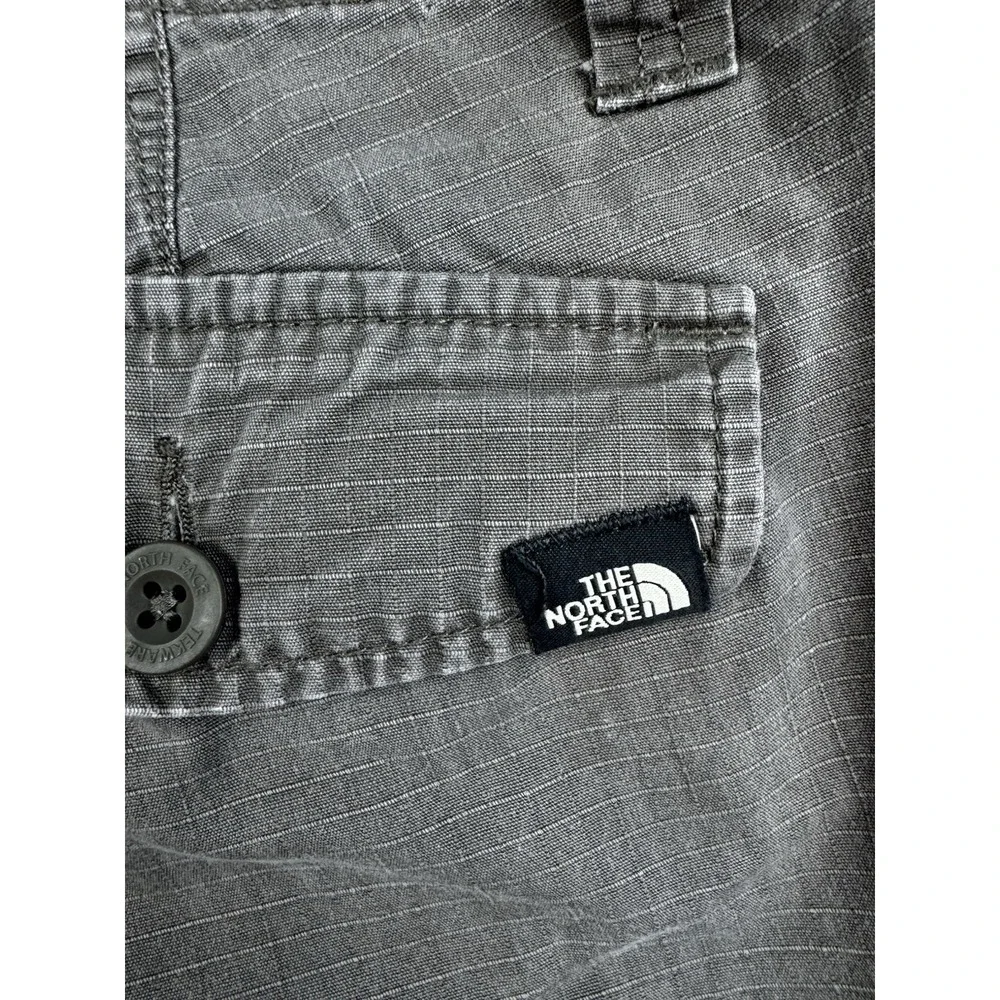 The North Face Men's Shorts Size 34 Gray Cargo Hiking Outdoor Casual